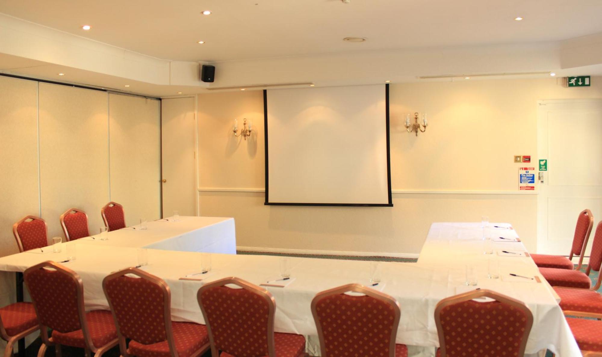 เดอะ เดวิล พันช์โบว์ล โฮเต็ล Hotel Hindhead ภายนอก รูปภาพ