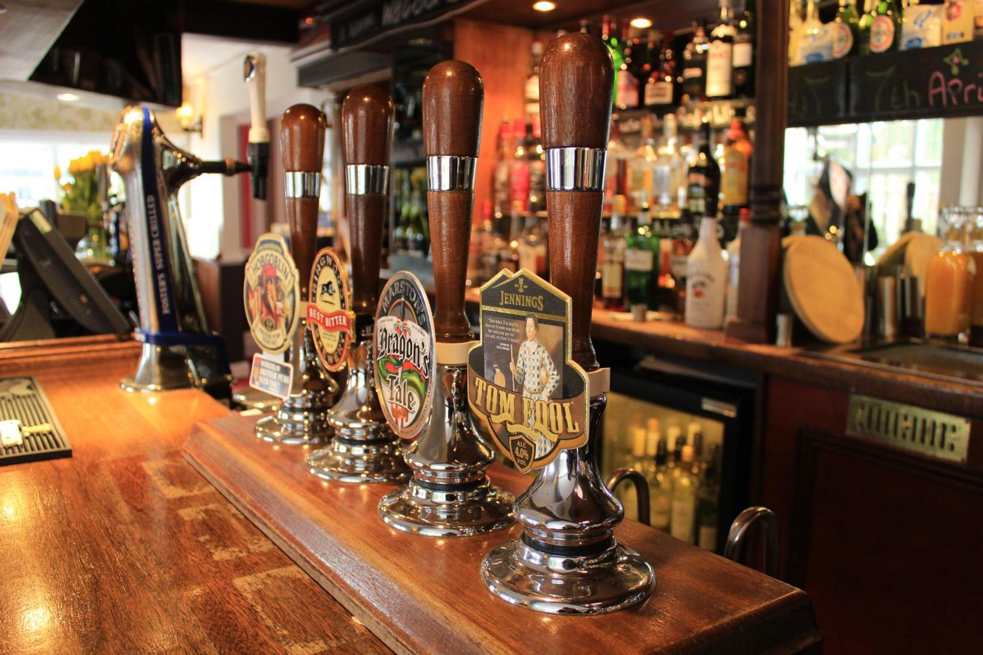 เดอะ เดวิล พันช์โบว์ล โฮเต็ล Hotel Hindhead ภายนอก รูปภาพ