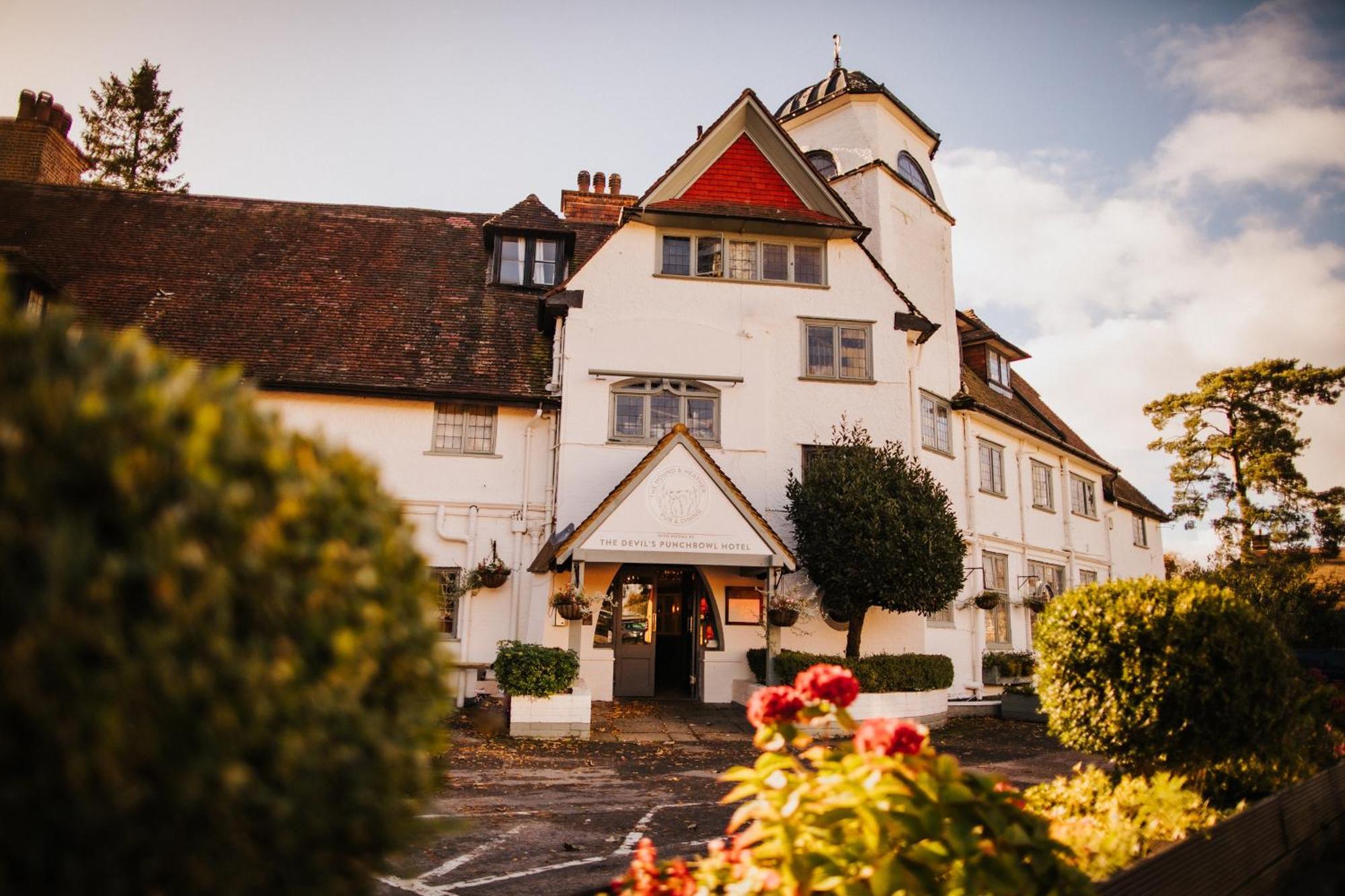 เดอะ เดวิล พันช์โบว์ล โฮเต็ล Hotel Hindhead ภายนอก รูปภาพ